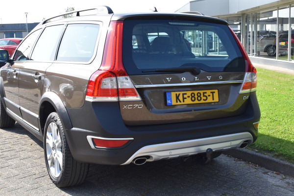 Volvo XC70 D4 180PK Automaat Polar+ H&K | Trekhaak | Schuifdak | Stoelkoeling | Standkachel | Leder | 18"LMV