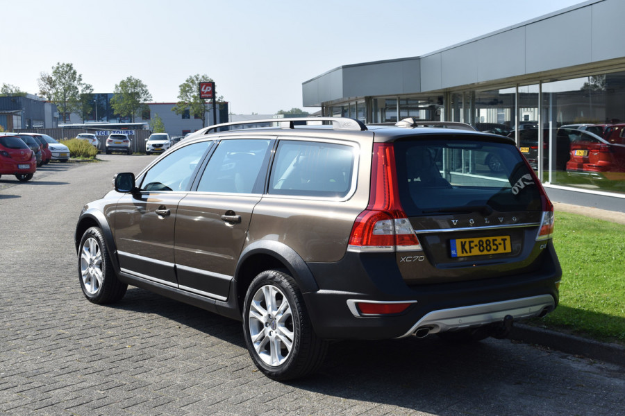 Volvo XC70 D4 180PK Automaat Polar+ H&K | Trekhaak | Schuifdak | Stoelkoeling | Standkachel | Leder | 18"LMV