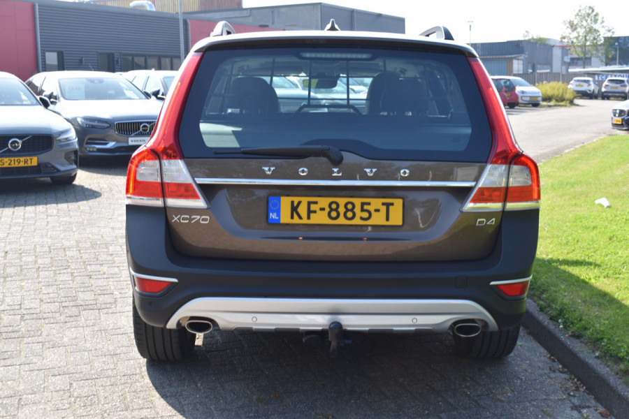 Volvo XC70 D4 180PK Automaat Polar+ H&K | Trekhaak | Schuifdak | Stoelkoeling | Standkachel | Leder | 18"LMV