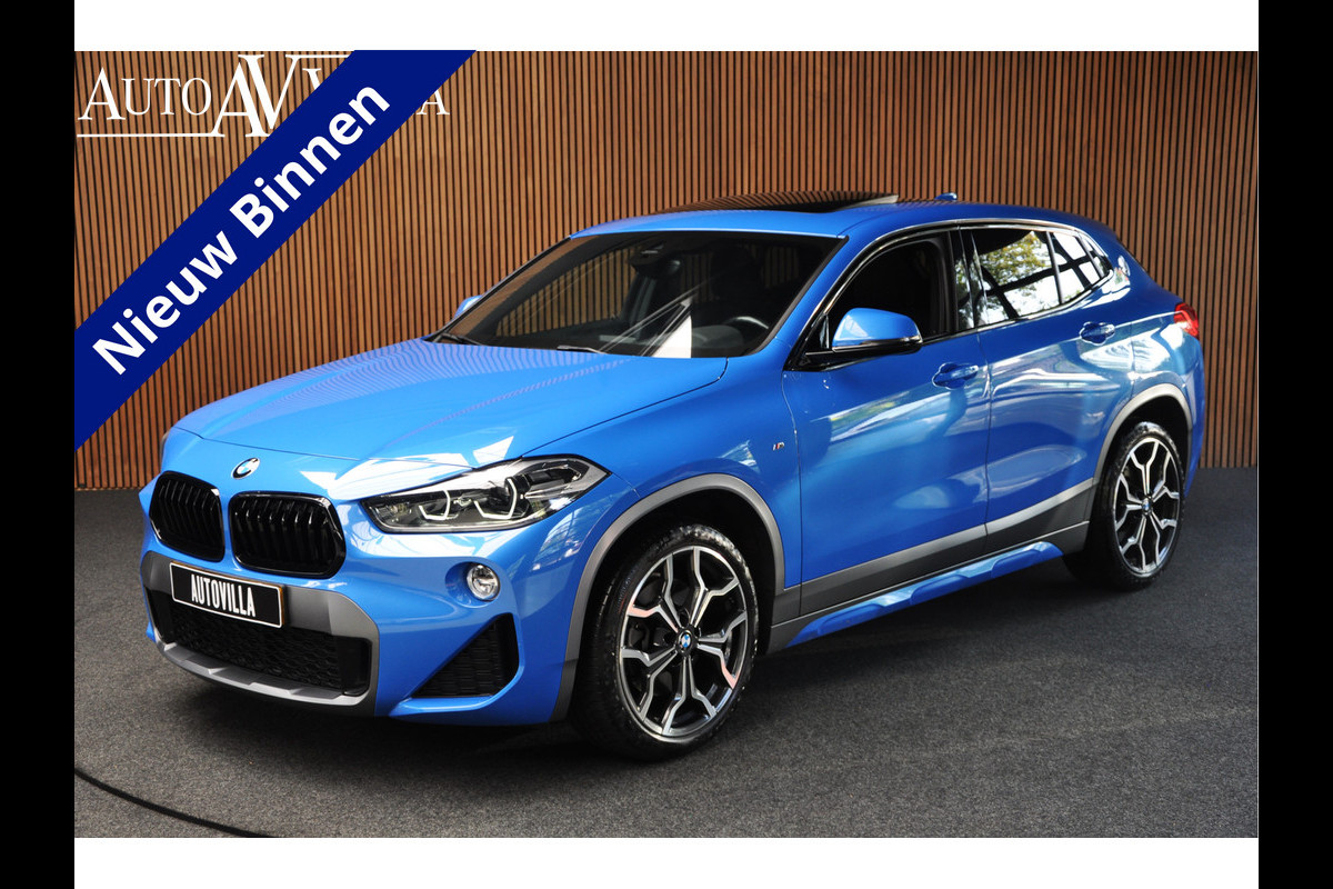 BMW X2 sDrive20i M-pakket Panorama Leder Elektr. achterklep Navi 19'' LM velgen Climate Stoelverwarming PDC LED Zwarte binnenhemel