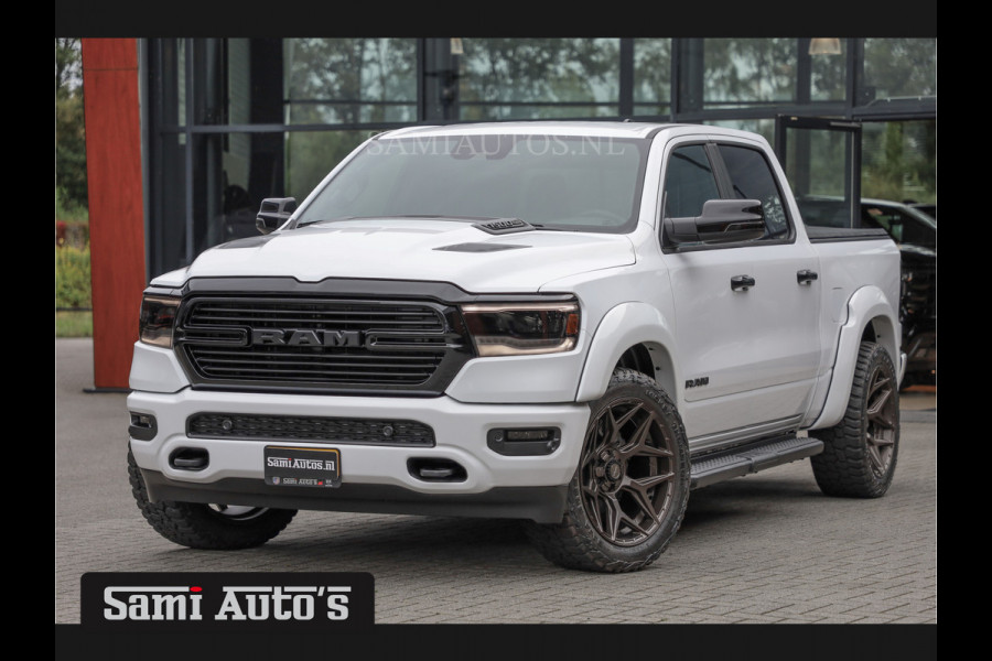 Dodge Ram 1500 HULK | ALL-IN PRIJS ZO ALS AFGEBEELD | 5.7 V8 HEMI 4x4 | LARAMIE NIGHT EDITION | PRIJS MET LPG EN GARANTIE EN DIKKE WIELEN EN WIDEBODY | DUBBELE CABINE | 5 PERSOONS | VOORRAAD NR 2015 - 4725 | DIRECT BESCHIKBAAR |