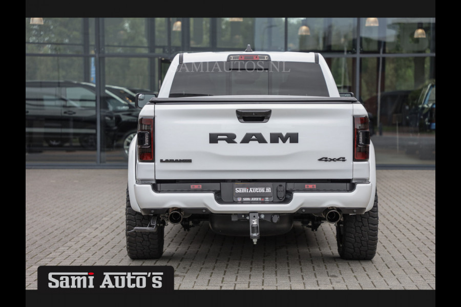 Dodge Ram 1500 HULK | ALL-IN PRIJS ZO ALS AFGEBEELD | 5.7 V8 HEMI 4x4 | LARAMIE NIGHT EDITION | PRIJS MET LPG EN GARANTIE EN DIKKE WIELEN EN WIDEBODY | DUBBELE CABINE | 5 PERSOONS | VOORRAAD NR 2015 - 4725 | DIRECT BESCHIKBAAR |