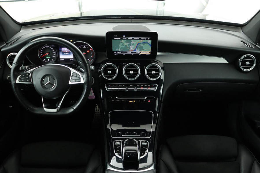 Mercedes-Benz GLC 300 4MATIC AMG Night | Adaptive cruise | Stoelverwarming | Camera | Full LED | Navigatie | Climate control | Getint glas