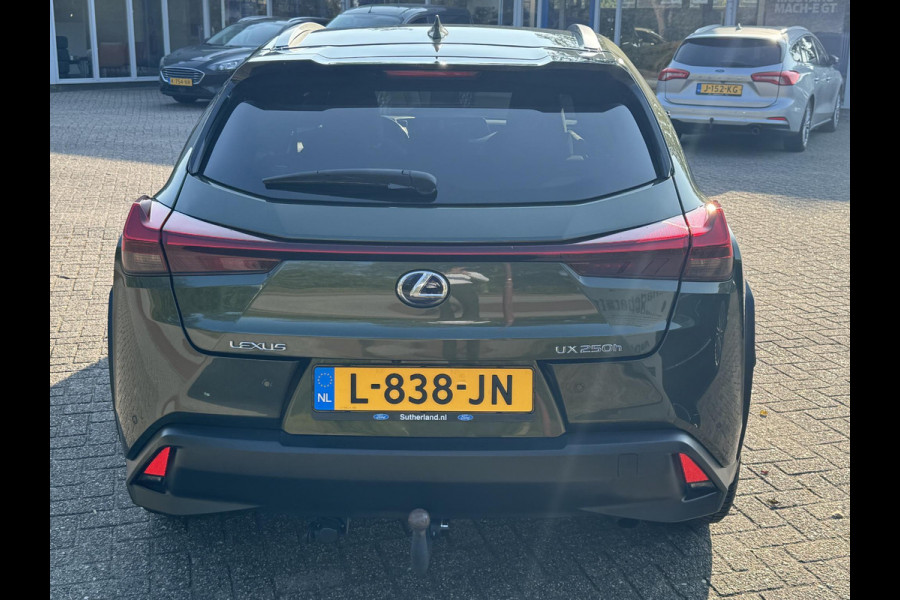 Lexus UX 250h Preference Line 183pk Automaat | Trekhaak | Adaptieve Cruise | Dodehoeksensoren | Achteruitrijcamera | LED Koplampen