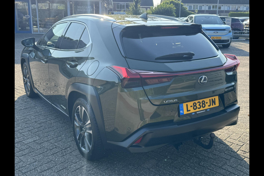 Lexus UX 250h Preference Line 183pk Automaat | Trekhaak | Adaptieve Cruise | Dodehoeksensoren | Achteruitrijcamera | LED Koplampen