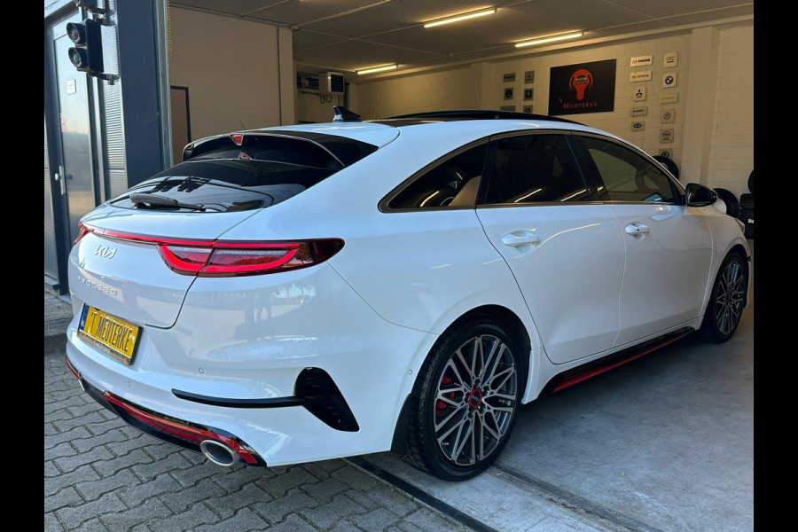 Kia ProCeed 1.6 T-GDi GT / PANO / CARPLAY / JBL / PARELMOER / KEYLESS / CAMERA / MEMORY / VOORRUIT VERWARMING