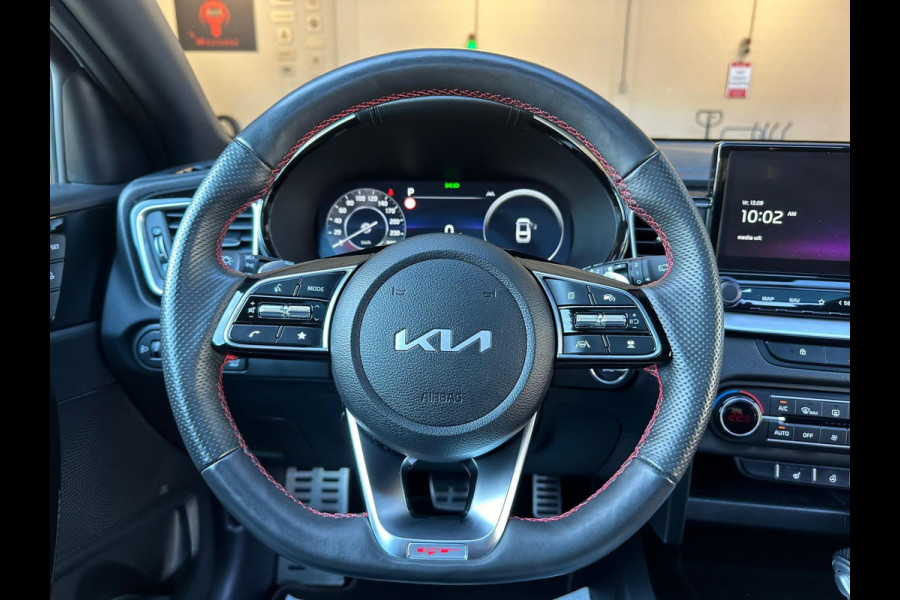 Kia ProCeed 1.6 T-GDi GT / PANO / CARPLAY / JBL / PARELMOER / KEYLESS / CAMERA / MEMORY / VOORRUIT VERWARMING