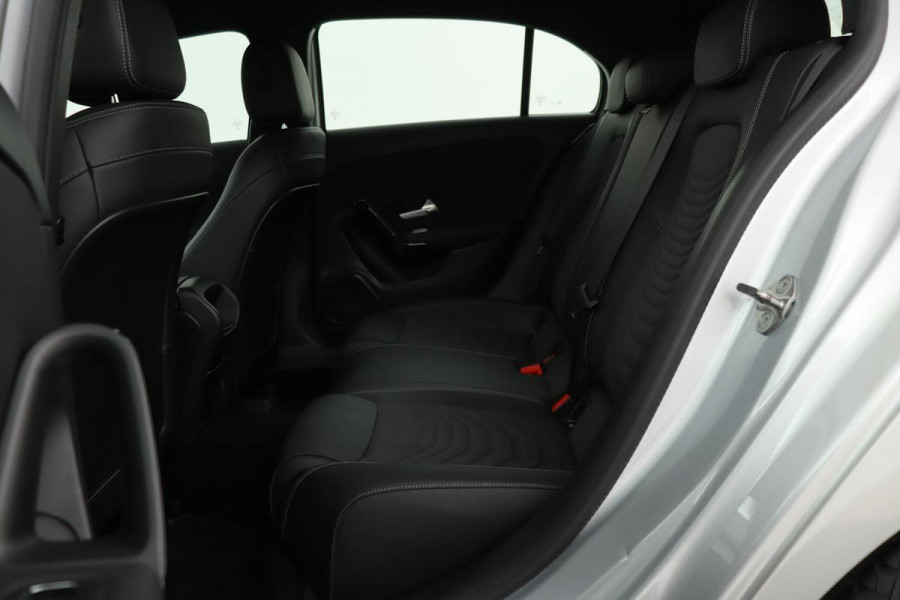 Mercedes-Benz A-Klasse 200 Advantage | Stoelverwarming | Widescreen | Widescreen | Full LED | Navigatie | Comfortstoelen | Camera | Park Assist | Climate control | Cruise control