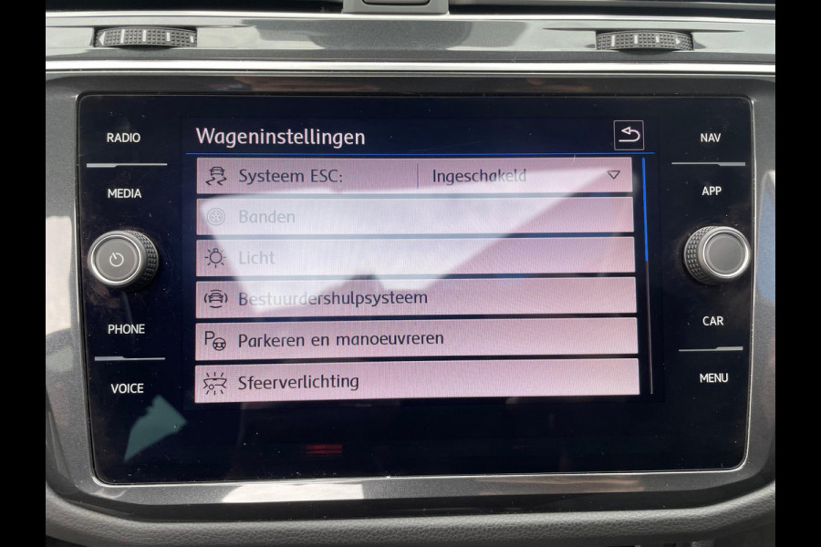 Volkswagen Tiguan 1.5 TSI ACT 150 R-Line Afn. Trekhaak / Pano / LED Plus / Elektr A klep / Adapt cruise