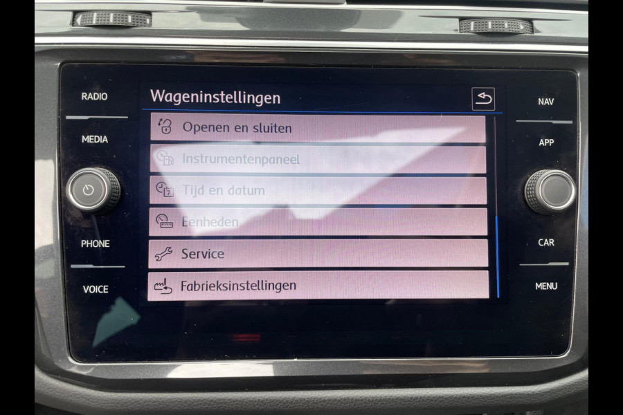 Volkswagen Tiguan 1.5 TSI ACT 150 R-Line Afn. Trekhaak / Pano / LED Plus / Elektr A klep / Adapt cruise