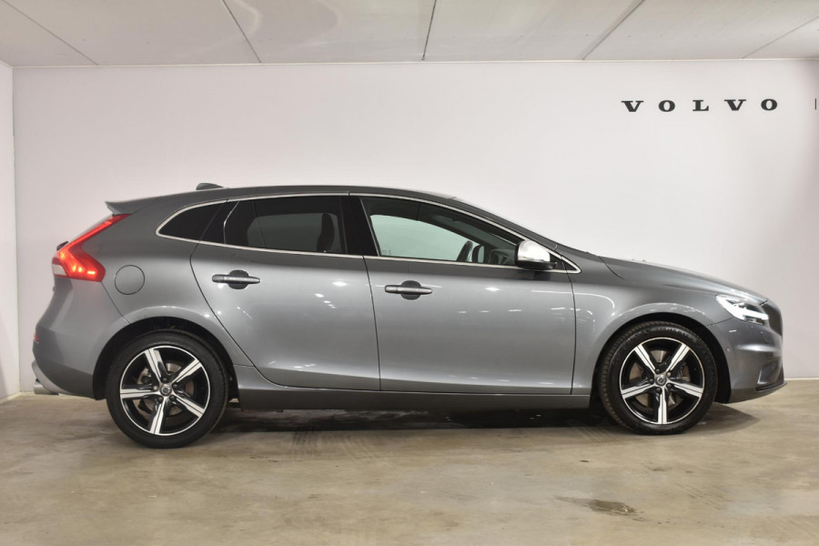 Volvo V40 T3 152PK Automaat Polar+ Sport / Panoramadak / Leder / Elektrische bestuurderstoel / Camera Achter /