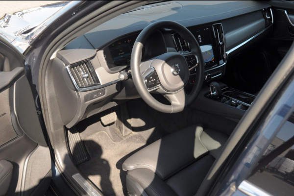 Volvo V90 T6 350PK Automaat Recharge AWD Plus Bright / Adpatieve cruise control/ BLIS/ Elektrische stoelen/ Harman Kardon audio/ Stoel en stuurwielverwarming/ Parkeersensoren met camera