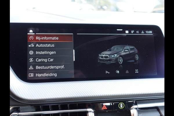 BMW 1-serie 118i High Executive Navigatie Apple Carplay/Android Auto  Parkeersensoren Virtual Cockpit Stoelverwarming Cruise Control Ledverlichting Sfeerverlichting Getinte ramen Climate Control