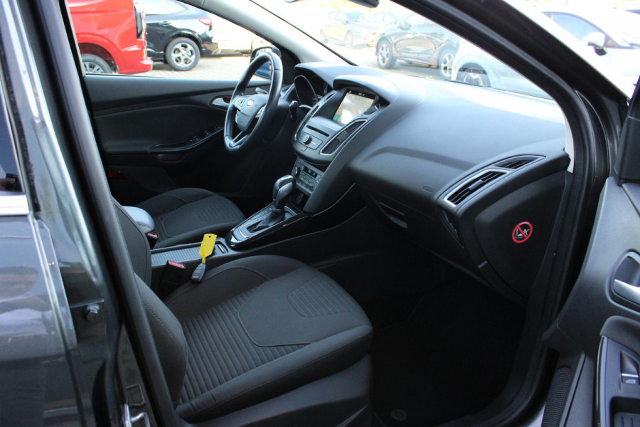 Ford Focus 1.5 Titanium | Wegklapbare Trekhaak | Climate Control | Navigatie | Lichtmetalen Velgen | Cruise Control |