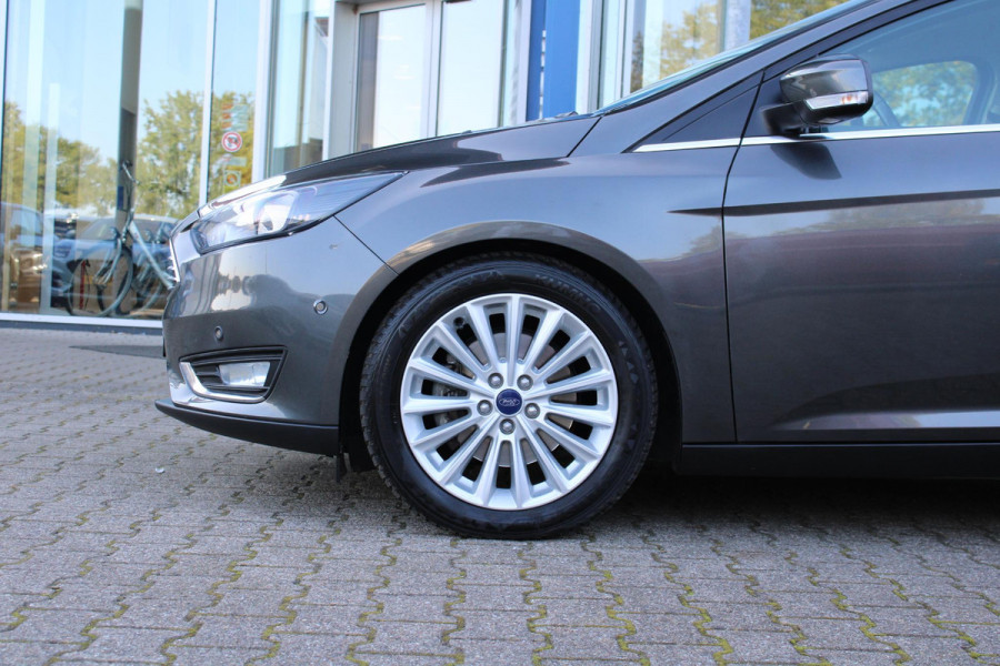 Ford Focus 1.5 Titanium | Wegklapbare Trekhaak | Climate Control | Navigatie | Lichtmetalen Velgen | Cruise Control |