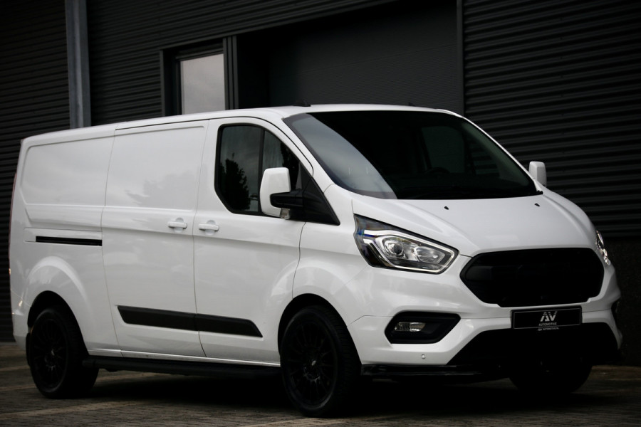 Ford Transit Custom 300 2.0 TDCI L2H1 | Camera | CarPlay | Raptor Edition | Stoelverwarming | Trekhaak | 3-Zitter | Nieuwe APK | Onderhoudsbeurt