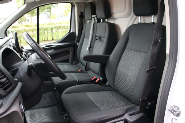 Ford Transit Custom 300 2.0 TDCI L2H1 | Camera | CarPlay | Raptor Edition | Stoelverwarming | Trekhaak | 3-Zitter | Nieuwe APK | Onderhoudsbeurt