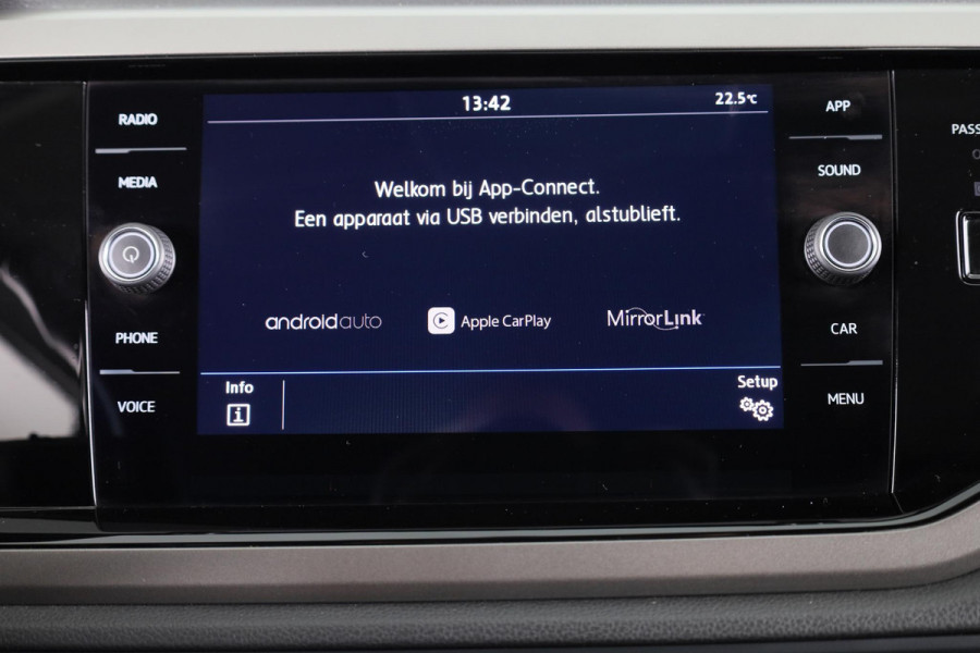 Volkswagen Polo 1.0 TSI Comfortline 95 pk | Navigatie via App | Trekhaak | Adaptieve cruise control | Airco | Apple Carplay/Android Auto |