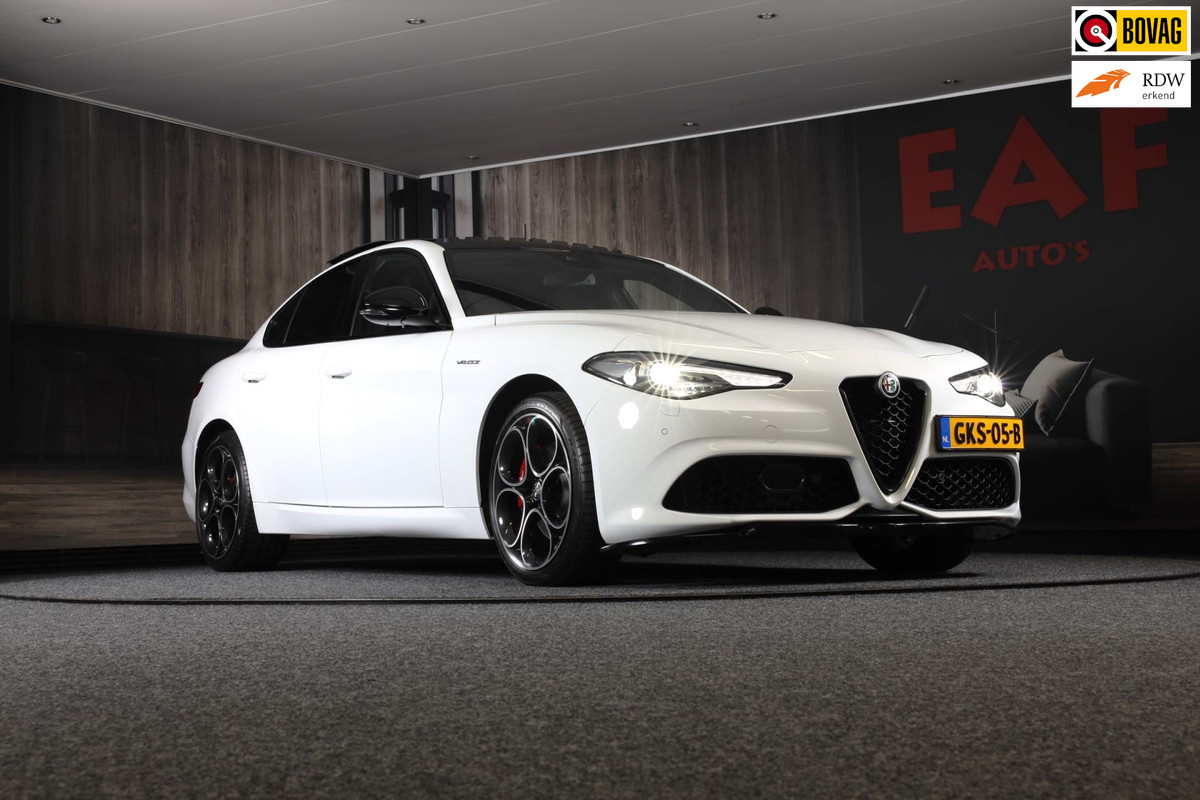 Alfa Romeo Giulia 2.0 T Veloce AWD / 280 Pk / AUT / Pano / Acc / Lane Assist / Leder / Memory / HK / Camera / Led / Pdc / 19 Inch