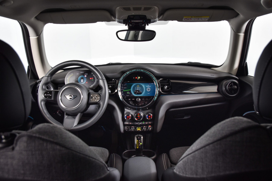 MINI Electric Cooper SE Classic | Dig. Cockpit | Cruise | Stoelverwarming | Matrix-LED | Camera | PDC | NAV + Apple Carplay | DAB | ECC | LM 17" |