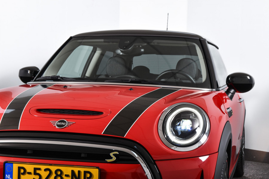 MINI Electric Cooper SE Classic | Dig. Cockpit | Cruise | Stoelverwarming | Matrix-LED | Camera | PDC | NAV + Apple Carplay | DAB | ECC | LM 17" |