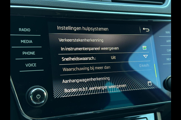 Škoda Superb Combi 2.0 TSI 4x4 CarPlay Trekhaak Camera