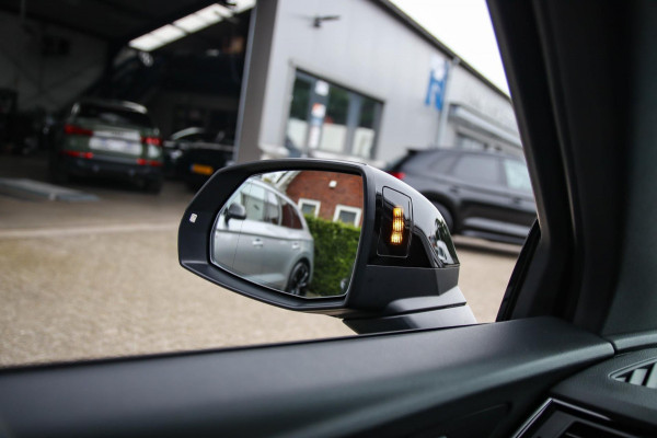 Audi Q5 55 TFSI e Quattro Competition S Edition S-Line 367pk Automaat|Luchtvering|Panoramadak|Virtual Cockpit|OLED Matrix|Trekhaak