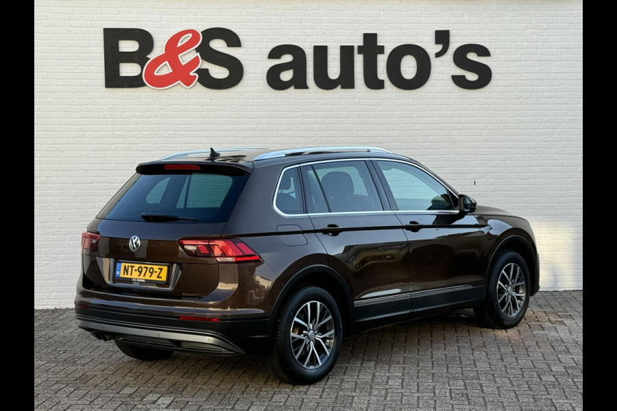 Volkswagen Tiguan 1.4 TSI ACT Highline Trekhaak Navigatie Adaptive cruise Pdc voor en achter Clima