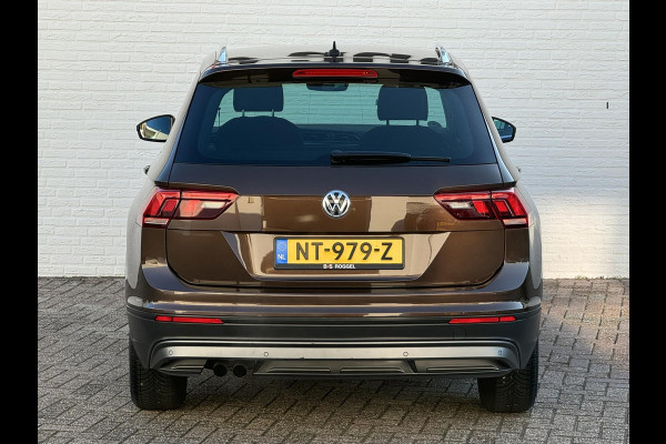 Volkswagen Tiguan 1.4 TSI ACT Highline Trekhaak Navigatie Adaptive cruise Pdc voor en achter Clima