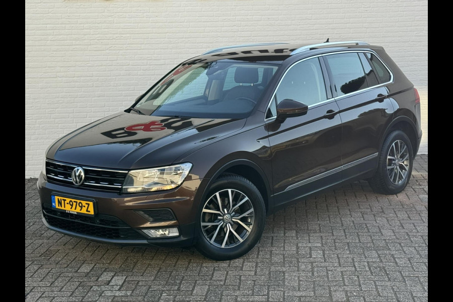 Volkswagen Tiguan 1.4 TSI ACT Highline Trekhaak Navigatie Adaptive cruise Pdc voor en achter Clima