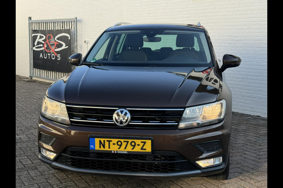 Volkswagen Tiguan 1.4 TSI ACT Highline Trekhaak Navigatie Adaptive cruise Pdc voor en achter Clima