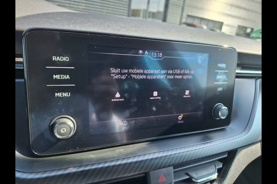 Škoda Kamiq 1.0 TSI Monte Carlo DSG | Carplay | Panodak | Camera | Sportstoelen Verwarmd | LED | Apple Carplay | DAB | Dode Hoek |