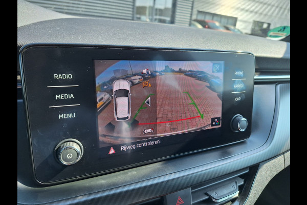 Škoda Kamiq 1.0 TSI Monte Carlo DSG | Carplay | Panodak | Camera | Sportstoelen Verwarmd | LED | Apple Carplay | DAB | Dode Hoek |