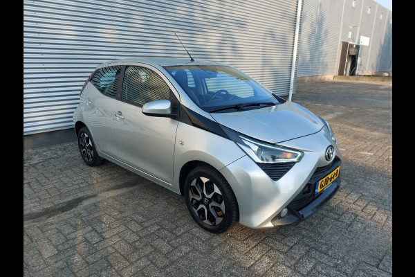 Toyota Aygo 1.0 VVT-i x-play Automaat, airco,achteruitrijcamera,Apple Carplay/dab,