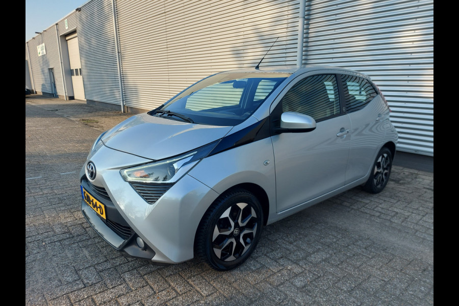 Toyota Aygo 1.0 VVT-i x-play Automaat, airco,achteruitrijcamera,Apple Carplay/dab,