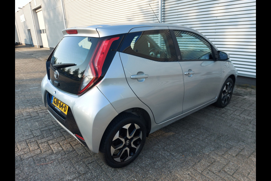 Toyota Aygo 1.0 VVT-i x-play Automaat, airco,achteruitrijcamera,Apple Carplay/dab,