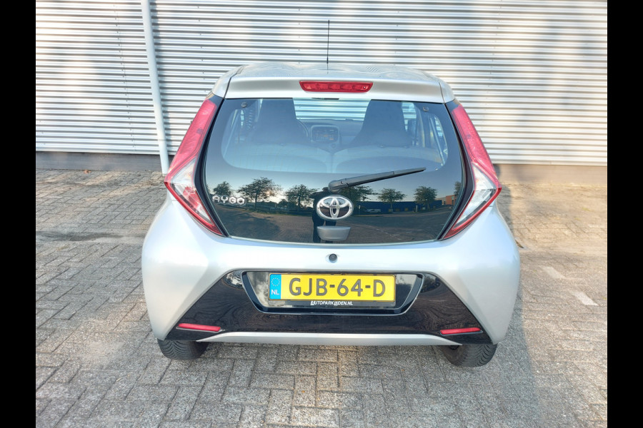 Toyota Aygo 1.0 VVT-i x-play Automaat, airco,achteruitrijcamera,Apple Carplay/dab,