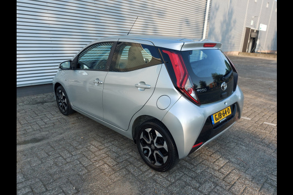 Toyota Aygo 1.0 VVT-i x-play Automaat, airco,achteruitrijcamera,Apple Carplay/dab,