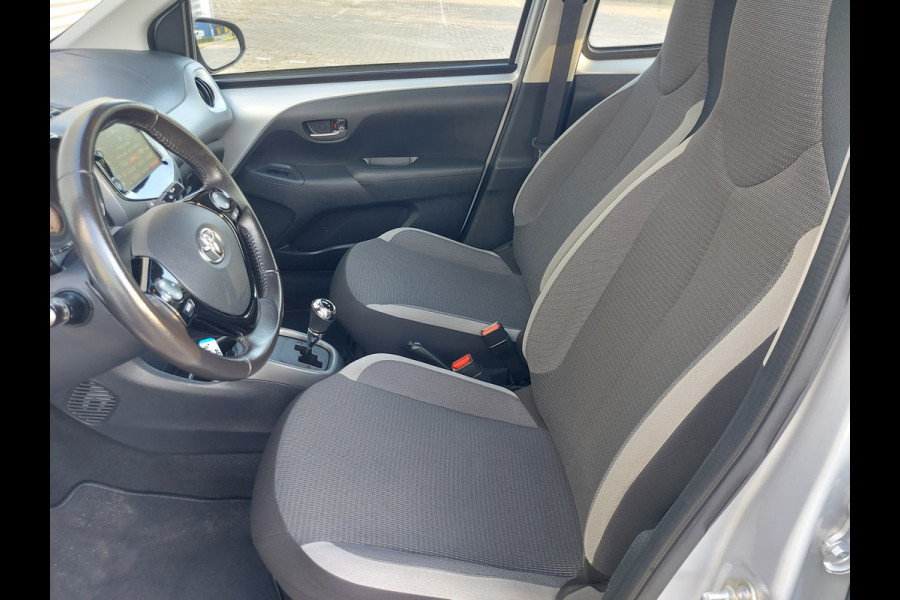 Toyota Aygo 1.0 VVT-i x-play Automaat, airco,achteruitrijcamera,Apple Carplay/dab,