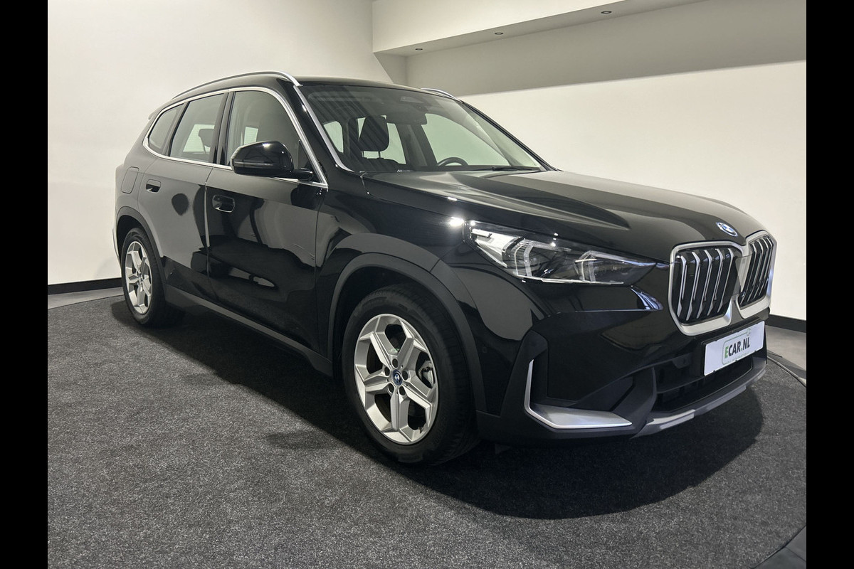 BMW iX1 xDrive30 Launch Edition | Comfort Pack Harman Kardon | Premium Pack | 18" LMV | LED | € 485,- per maand | 6.000 km GRATIS laden*