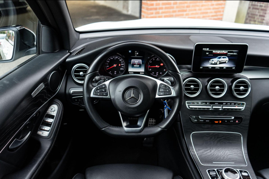 Mercedes-Benz GLC 250 4MATIC AMG NIGHT/ PANO / CAMERA