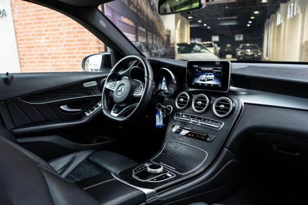 Mercedes-Benz GLC 250 4MATIC AMG NIGHT/ PANO / CAMERA