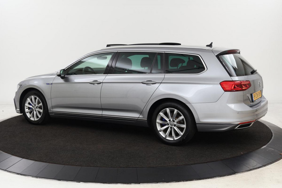 Volkswagen Passat 1.4 TSI PHEV GTE | Panoramadak | Head-up | Matrix LED | Carplay | Camera | Adaptive Cruise | DAB+ | Navigatie