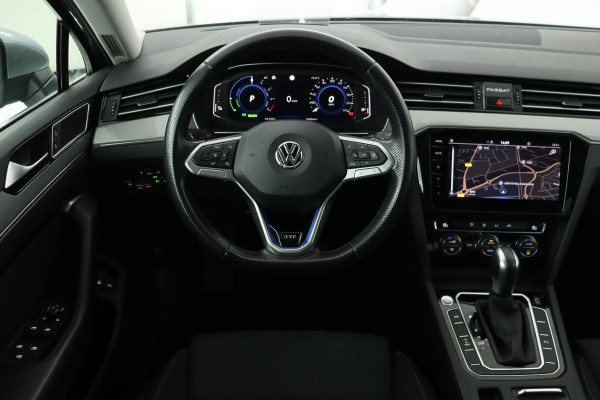 Volkswagen Passat 1.4 TSI PHEV GTE | Panoramadak | Head-up | Matrix LED | Carplay | Camera | Adaptive Cruise | DAB+ | Navigatie