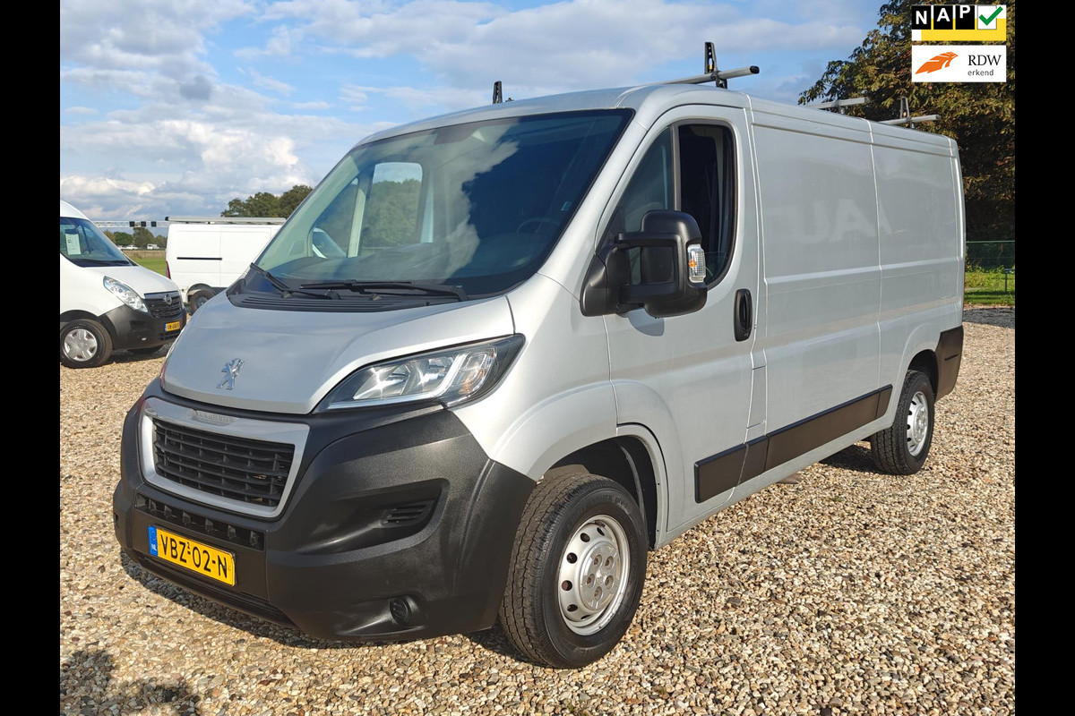 Peugeot Boxer 330 2.2 BlueHDi 140 pk L2H1 , Lang , Airco , Navi , camera , cruise , Apk okt. 2025 1e Eig.