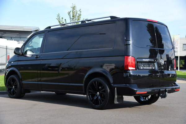 Volkswagen Transporter 2.0 TDI L2H1 30 4Motion Black Edition Adaptieve Cruise, Camera, Carplay, NAVI, Automaat, Sensoren, Trekhaak, Standkachel, Stoelverwaming!