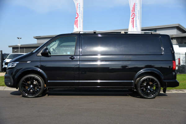 Volkswagen Transporter 2.0 TDI L2H1 30 4Motion Black Edition Adaptieve Cruise, Camera, Carplay, NAVI, Automaat, Sensoren, Trekhaak, Standkachel, Stoelverwaming!