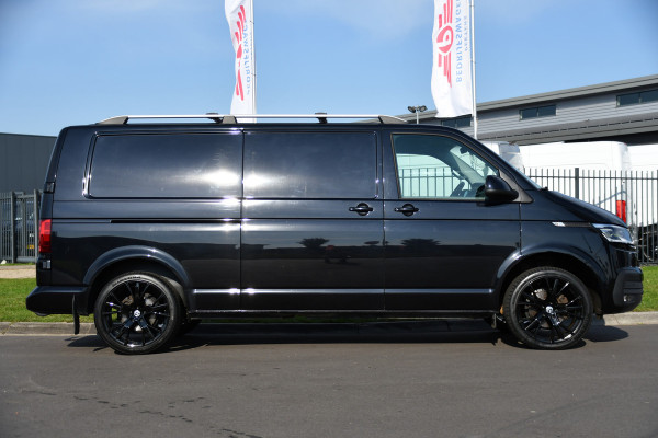 Volkswagen Transporter 2.0 TDI L2H1 30 4Motion Black Edition Adaptieve Cruise, Camera, Carplay, NAVI, Automaat, Sensoren, Trekhaak, Standkachel, Stoelverwaming!