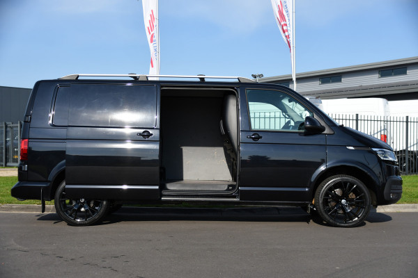 Volkswagen Transporter 2.0 TDI L2H1 30 4Motion Black Edition Adaptieve Cruise, Camera, Carplay, NAVI, Automaat, Sensoren, Trekhaak, Standkachel, Stoelverwaming!