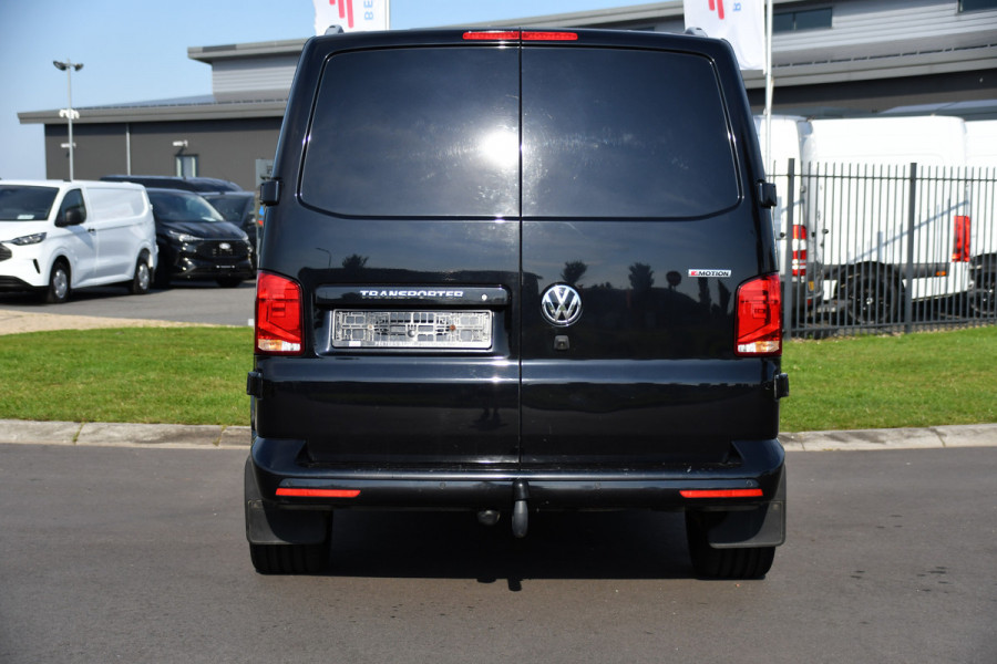 Volkswagen Transporter 2.0 TDI L2H1 30 4Motion Black Edition Adaptieve Cruise, Camera, Carplay, NAVI, Automaat, Sensoren, Trekhaak, Standkachel, Stoelverwaming!